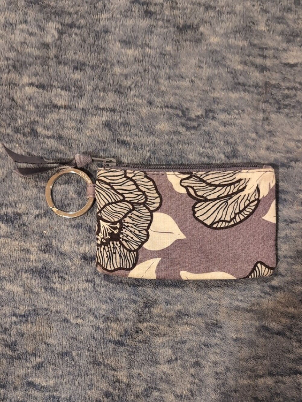 Vera Bradley Gray and White Floral Key And ID Holder - Picture 3 of 5